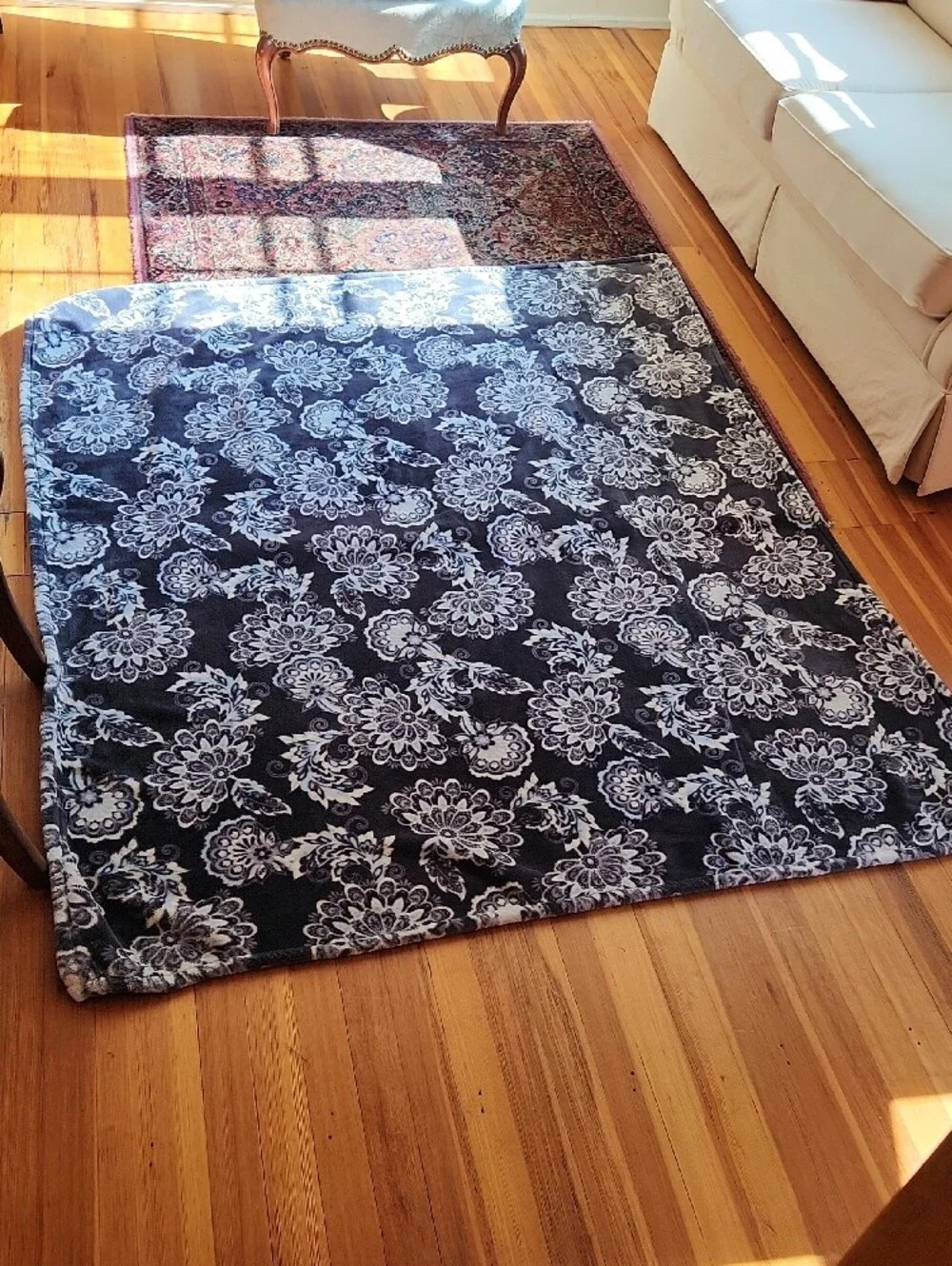 Heavyweight Fleece Gray Floral Plush Throw Blanket (Appx. 5'x6')
